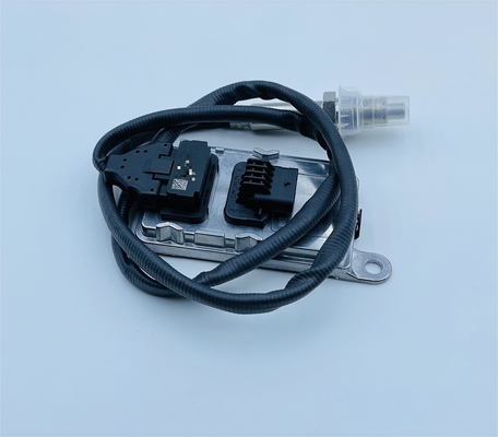 24V ไนโตรเจนอ๊อกไซด์ Nox Sensor สําหรับ Cummins OEM 5462436 A059B031