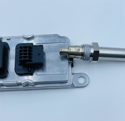24V ไนโตรเจนอ๊อกไซด์ Nox Sensor สําหรับ Cummins OEM 5462436 A059B031